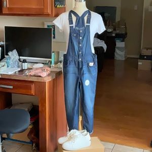 L.e.i. Kayle Raven Wash Denim Jumpsuit Size L (10/12), NWT